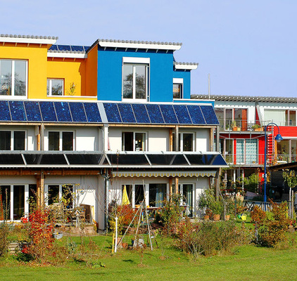 
Der Stadtteil Rieselfeld in Freiburg ist mit Niedrigenergiehäusern bebaut.
