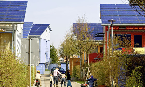 
Leben im Grünen und mit Strom von eigenen Dach – das ist typisch Freiburg. 
