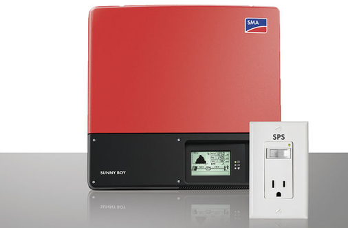 
SMA bietet seine Wechselrichter in Japan und in den USA mit eingebauten Steckdosen an. Bei Netzausfall zum Beispiel wegen eines Erdbebens schaltet die Anlage in Inselbetrieb um. Die Steckdose ermöglicht den Nutzern eine Notstromfunktion.
