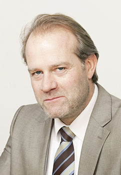 <p>
Roel Cals, neuer Vertriebsleiter Zentraleuropa, Energiebau Solarstromsysteme.
</p> - © Foto: Energiebau Solarstromsysteme
 
Roel Cals, neuer Vertriebsleiter Zentraleuropa, Energiebau Solarstromsysteme.