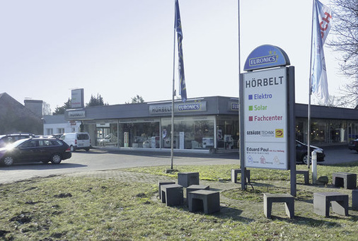 
Die Kunden einladen: Früher gingen Photovoltaikanlagen weg wie warme Semmeln. Nun wird es schwieriger, Investoren zu finden und zu überzeugen. Elektro-Hörbelt geht beim Marketing in die Offensive.
