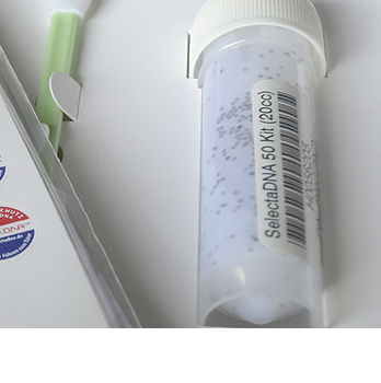 
Die Partikel in jeder Flasche haben einen individuellen Nummerncode. Er wird einmalig vergeben.
