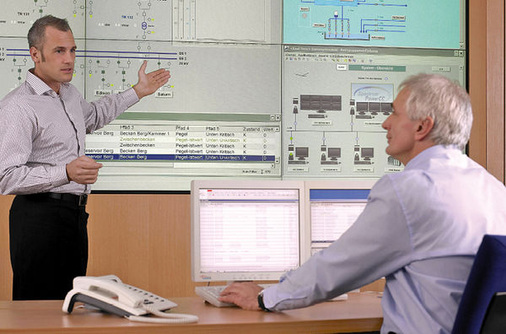 
Siemens, ABB und andere Firmen bieten die Fernwirktechnik auf Basis der IEC 61850 und anderer Standards auch für Netzleitstellen bereits an, allerdings zögern die Netzbetreiber mit der Umrüstung.
