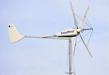 
Horizontalrotor der Firma Easywind aus Enge-Sande im Norden Deutschlands. Das Unternehmen ist seit Jahren mit Kleinwindkraftanlagen unterwegs.
