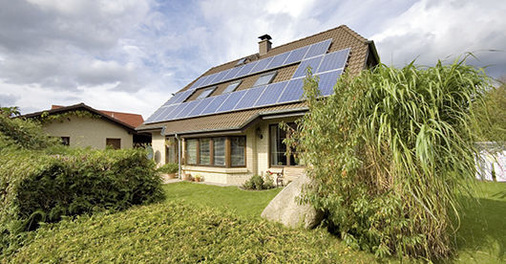 
Beim Eigenverbrauch gleicht kein Nutzer dem anderen. Schon im vermeintlich typischen Einfamilienhaus gibt es die unterschiedlichsten Lastprofile, die bei der Planung berücksichtigt werden müssen. 
