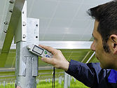 
Wer diese Prüfung des TÜV Rheinland bestanden hat, darf sein Montagesystem als sicher bezeichnen.
