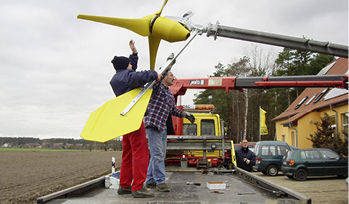 
Vorbereitung der Montage einer Windkraftanlage durch Techniker von Heyde Windtechnik.
