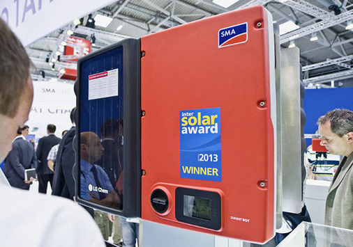 <p>
Der Sunny Boy Smart Energy wurde auf der Intersolar in München viel beachtet und prämiert. Mittlerweile treiben Anlagen für Selbstverbrauch den deutschen Photovoltaikmarkt.
</p> - © Foto: SMA

