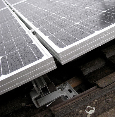 
Verformungen auf dem Dach: Manchmal stellen sich Mängel in der Installation erst nach der Inbetriebnahme heraus.
