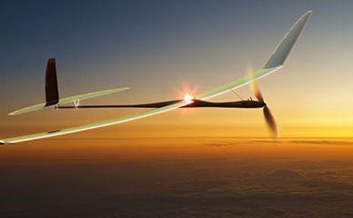 
Was ist kein Satellit und fliegt trotzdem über fünf Jahre durch die Lüfte? Solara 50, ein von der Sonne getriebenes unbemanntes Flugzeug.
