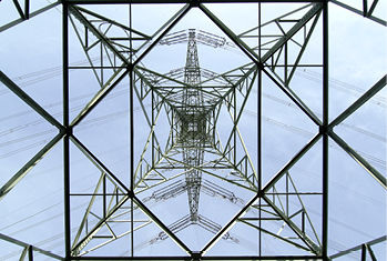 <p>
Streitthema Netzausbau: Die Übertragungsnetzbetreiber planen großzügig, um die Offshore-Windenergie künftig gen Süden zu transportieren. Die Bundesnetzagentur hielt den größten Teil der geplanten Trassen für unnötig.
</p> - © Foto: Amprion

