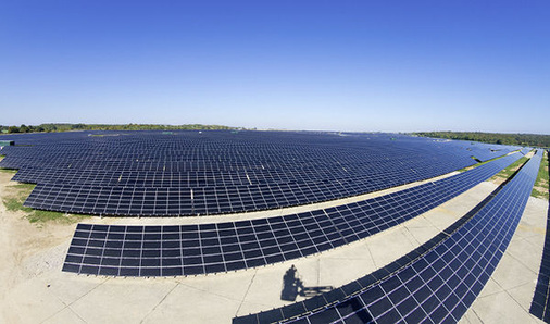 
EDF Energies Nouvelles hat nahe Nancy im November 2012 eine der größten europäischen Freiflächenanlagen in Betrieb genommen. Der ehemalige Luftwaffenstützpunkt musste zuvor aufwendig beräumt werden. 
