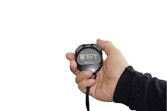 
Installation einer Südanlage mit dem Aerofix 15 auf einem Flachdach im österreichischen Wolfern. Hier werden Module für 800 Kilowatt Leistung montiert. 
