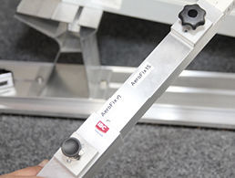 
Die verstellbare Messlehre ist eine effektive Hilfe beim schnellen Aufbau verschiedener Montagesysteme von IBC Solar.
