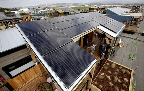 <p>
Pfiffiges Solardach für ein Wohngebäude, entworfen vom Team aus der kanadischen Provinz Ontario.
</p> - © Foto: Stefano Paltera/U.S. Department of Energy Solar Decathlon

