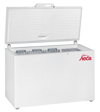 
Das Angebot an solarstrombetriebenen Kühlgeräten wächst; im Bild die Kühltruhe PF 240 der Firma Steca.
