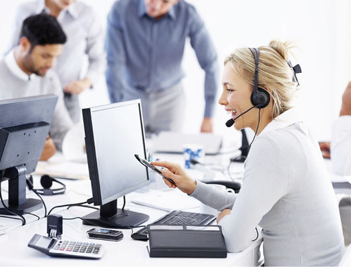 
Bewährt haben sich Dienste, die etablierte Kanäle (Telefonhotline) mit neuen Medien kombinieren. Am Bildschirm lassen sich beispielsweise die Betriebsdaten eines Gerätes sehr gut diskutieren.
