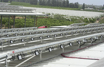 
Leistungsoptimierer in einer Freilandanlage: Hier steuert ein Gerät zwei Module zugleich an.
