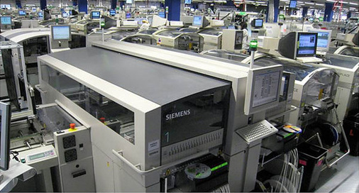 
Fertigung der Leistungsoptimierer bei Solar Edge in Israel. Die Produktion entspricht allen Anforderungender modernen Elektronikindustrie.
