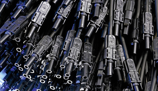 
Um sicherzugehen, konnten Installateure bisher nur Verbindungssysteme von einem Hersteller verwenden, ohne diese mit einem anderen zu kombinieren.
