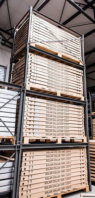 
Auslieferungslager von Ensol in Ratibor: Dort werden auch klassische solarthermische Kollektoren gefertigt.
