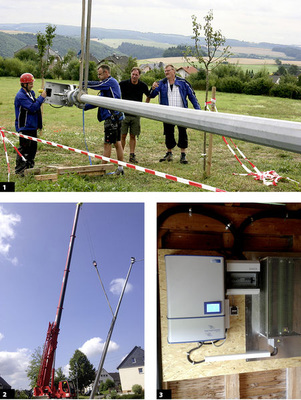 <p>
1
 Mit vereinten Kräften: Mensch und Maschine bugsieren den Mast zum Bestimmungsort.
</p>
<p>
2
 Ein Kran zieht den gut 17 Meter langen Mast dann senkrecht in die Höhe.
</p>
<p>
3
 Smartwind: Der Einspeiseumrichter für Kleinwindenergieanlagen der Firma Smart Power Electronics.
</p>