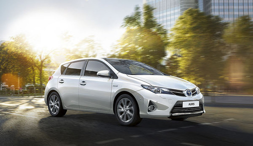 
Modell der Kompaktklasse: Der Auris Hybrid hat einen Antrieb von 100 Kilowatt. Sein Spritverbrauch liegt bei rund 3,6 Litern pro 100 Kilometer.
