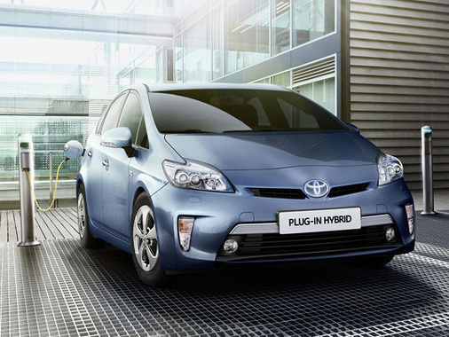 
Größere Batterie: Im Plug-in Hybrid hat der Akku eine Kapazität von 5,2 Kilowattstunden statt 1,3 Kilowattstunden wie im Vollhybrid.
