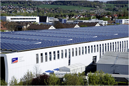 
Sonnenenergie vom Dach: Die Photovoltaikanlage des Wechselrichterherstellers SMA Solar Technology in Niestetal bei Kassel. 
