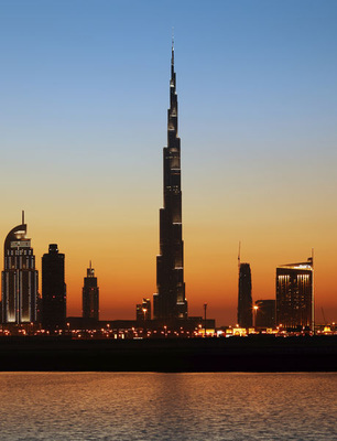 <p>
Skyline von Dubai: Arabische Investoren treiben die Energiewende in den Metropolen voran, auch in Deutschland. Denn Architektur und Photovoltaik gehören zusammen, nicht nur in der Wüste.
</p>