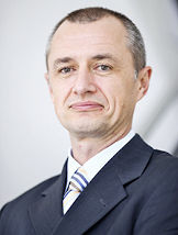 
Gerhard Dovids leitet den Vertrieb in Asien und Afrika bei TEL Solar im eidgenössischen Trübbach. Dovids kam 2006 zu Oerlikon, wo er verschiedene Funktionen in der Halbleitersparte, in der Photovoltaik und im Geschäft mit Datenspeichern verantwortete. Zur Solarsparte stieß er 2010. Gerhard Dovids hat einen Abschluss als Ingenieur und ein Diplom in Business Administration der WIFI-Universität in Salzburg.
www.solar.tel.com
