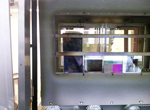 
Probenhalter für die Sputteranlage: Das PVcomB verfügt über zwei solche Anlagen zur Beschichtung für 30 mal 30 Quadratzentimeter große Substrate.
