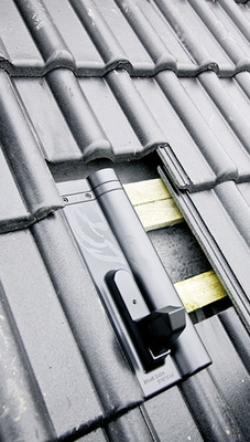 
Nach Befestigung der Grundpfanne kann die Modulstütze aufgeclipst werden.
