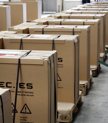 
Noch sind Fertigung (oben) und Auslieferung (unten) räumlich getrennt, in verschiedenen Ecken von Leipzig.Perspektivisch sollen alle Teile des Unternehmens in einem modernen Werk vereint werden.
