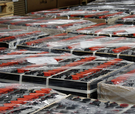 
Die Batterieblöcke stehen zum Versand bereit. Das Lager zur Kommissionierung und Auslieferung der Systeme steht in Lützschena-Stahmeln, nahe der Autobahn.
