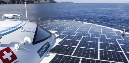 <p>
Kurs auf Galapagos: Die Solartechnik von Planet Solar hat sich unter den rauen Bedingungen der Ozeanebewährt. Nun hält die Photovoltaik langsam Einzug in die Antriebstechnik für Boote und Schiffe.
</p> - © Foto: Planet Solar


