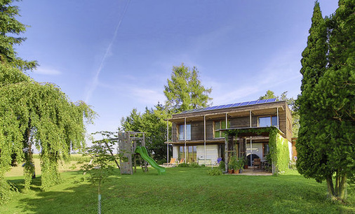 
Neubau eines Wohngebäudes in Ried im Traunkreis: Die Abstimmung der Elektroversorgung auf die Photovoltaik erhöht die Wirtschaftlichkeit, sowohl des Generators als auch des Gebäudes.
