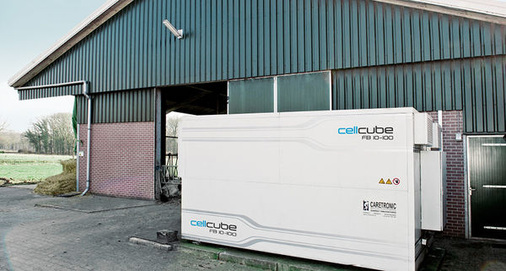 
Der Speicher wird als anschlussfertiger Container geliefert. Die Montage erfolgt innerhalb weniger Stunden, dann ist die Batterie einsatzbereit.
