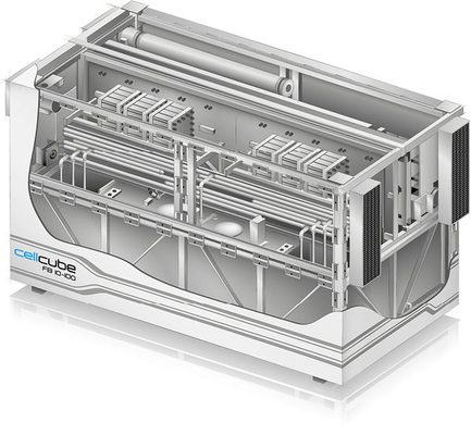 
Blick in den Cell-Cube-Container. Er beinhaltet die Batterie, die Pumpen, die Ladeelektronik und die Lüftungsanlage. Das System wird schlüsselfertig geliefert.
