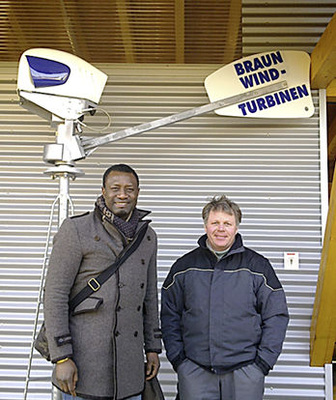 
Rüdiger Braun und sein Vertriebspartner in Ghana.
