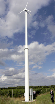 <p>
Freie Aufstellung einer Kleinwindturbine in Dänemark, wo die Windverhältnisse sehr günstig sind.Die Antaris-Generatoren sind für den dänischen Markt zertifiziert und zugelassen.
</p>