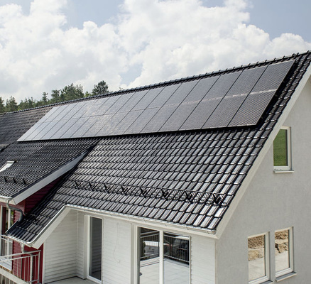 <p>
Das Geschäft mit Photovoltaikanlagen für Einfamilienhäuser ist sehr kleinteilig. Die Stadtwerke und Regionalversorger haben dafür keine Personalkapazitäten und keine Erfahrungen. Wohl aber den Netzanschluss und den Zugang zu den Kunden.
</p> - © Foto: Krannich Solar

