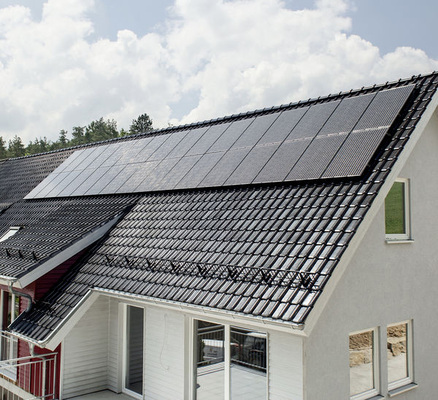 
Das Geschäft mit Photovoltaikanlagen für Einfamilienhäuser ist sehr kleinteilig. Die Stadtwerke und Regionalversorger haben dafür keine Personalkapazitäten und keine Erfahrungen. Wohl aber den Netzanschluss und den Zugang zu den Kunden.
