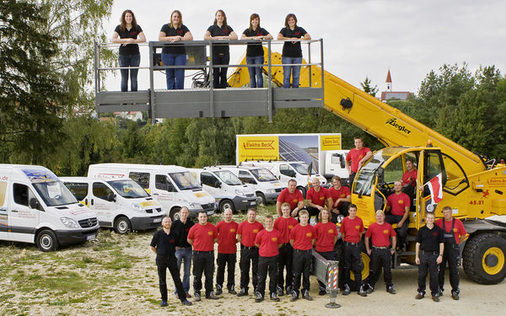 <p>
Rund 20 Mitarbeiter sind bei Elektro Beck in verschiedenen Bereichen tätig. Photovoltaik ist ein zentrales Arbeitsgebiet. Dazu werden Speicherinstallationen immer wichtiger. 
</p> - © Foto: Elektro Beck

