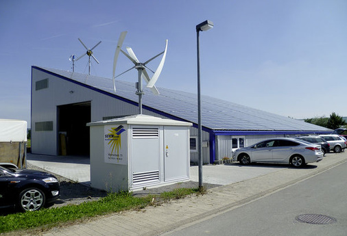 
Das neue Firmengebäude von SBWW empfängt die Kunden und Partner mit einer effektvollen Demonstration.Zur Eigenversorgung bietet die Technik nahezu unbegrenzte Möglichkeiten.
