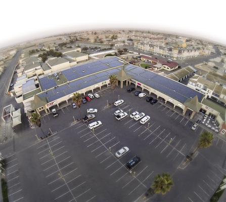 <p>
Deutsche Solarmodule für einen Supermarkt in Swakopmund in Namibia: Zum Einsatz kamen Cadmiumtelluridpaneele von Calyxo aus Bitterfeld.
</p> - © Foto: Calyxo/Soltec

