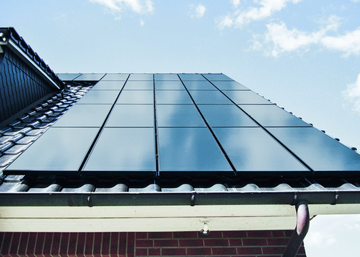 
Private Aufdachanlage mit Power-Max-Modulen von Avancis. Der Absorber besteht ausKupfer-Indium-Halbleitern. 
