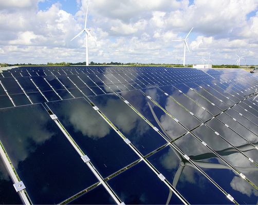 
Diese Anlage in den USA wurde ursprünglich von Abound Solar installiert, einem Anbieter von Modulen aus Cadmiumtellurid. Abound ging jedoch pleite, General Electric übernahm die Konkursmasse. Nun liegen die Patente bei First Solar.
