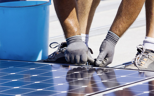 
In den Strings auf dem Dach entstehen mitunter erhebliche Ströme, die nicht zu unterschätzen sind.
