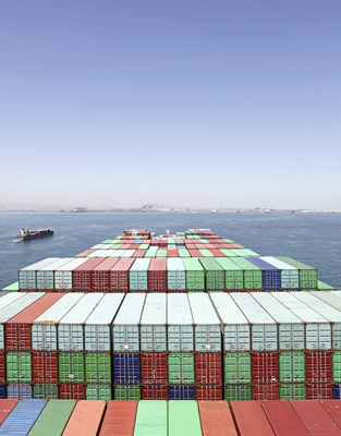 <p>
Etwa sechs Wochen dauert die Überfahrt eines Containerschiffs von Schanghai nach Antwerpen. In dieser Zeit sind Module aus Fernost Wind und Wetter ausgesetzt, wenn auch durch Verpackung und Container geschützt. Einige Belastungen machen ihnen besonders zu schaffen.
</p>

<p>
</p> - © Foto: tcly/iStock

